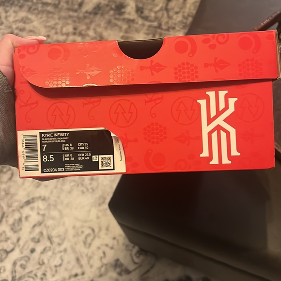 Kyrie Infinity - Picture 5 of 7